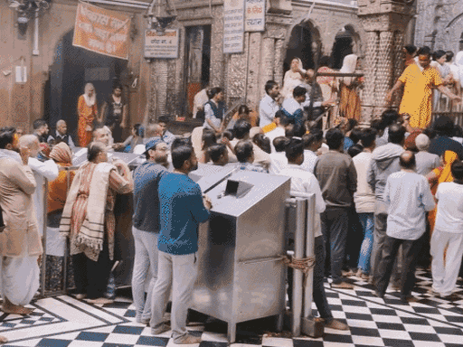 बांके बिहारी मंदिर, जिसके ट्रस्ट को लेकर हाईकोर्ट में याचिका दाखिल की गई है।