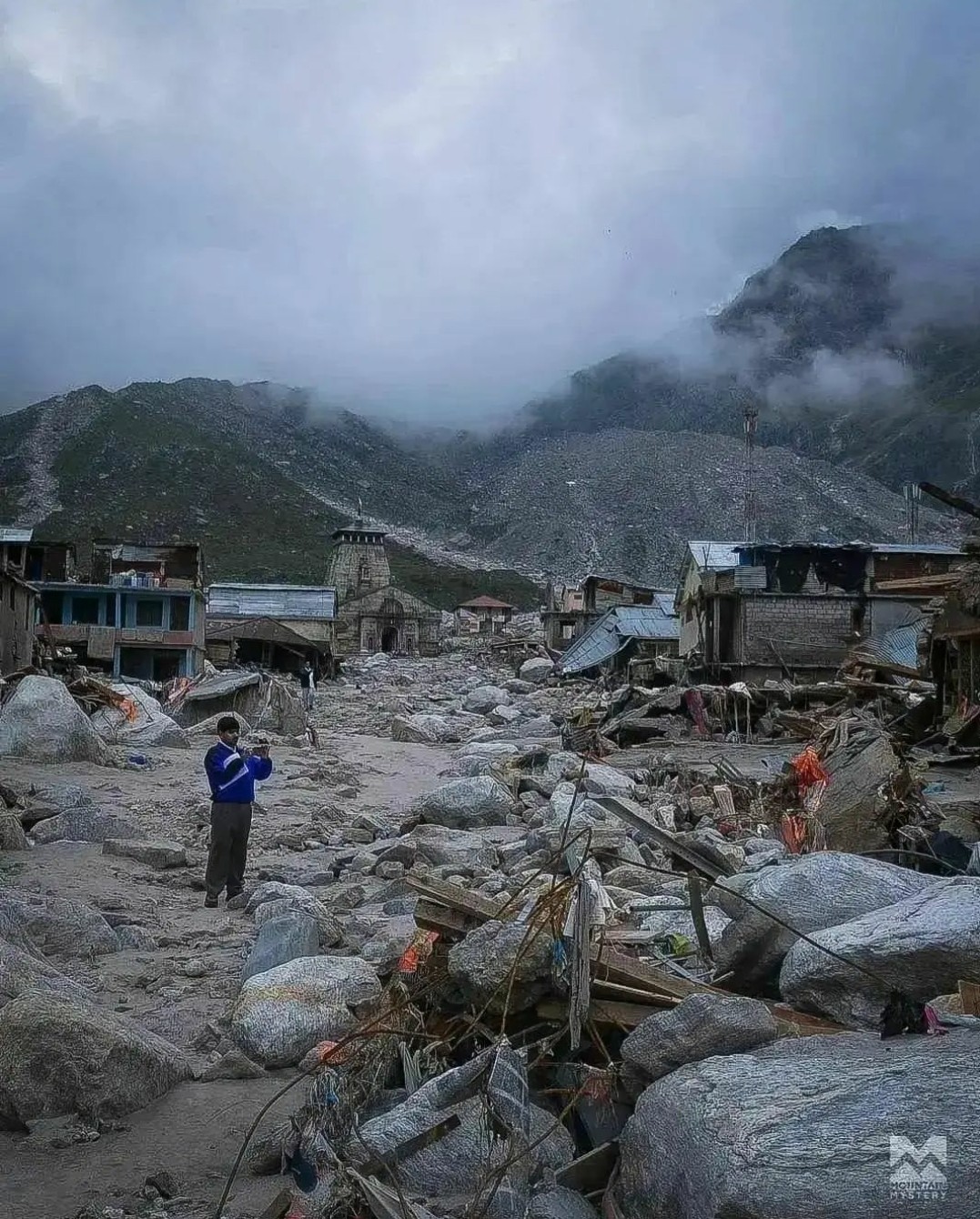 केदरानाथ में बाढ़ से हुए हादसे के 4 दिन बाद 20 जून के हालात...