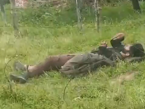 कुलगाम में मारे गए एक आतंकी की पहचान लश्कर से जुड़े हारिस नजीर डार के रूप में हुई है।