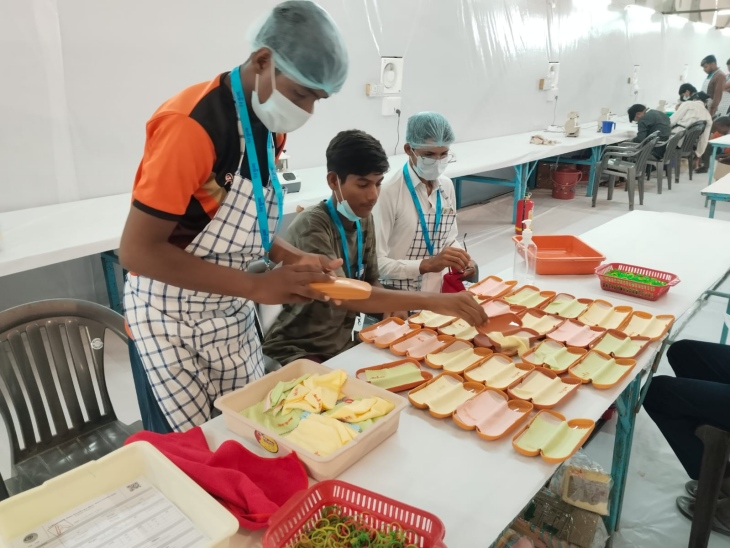 शिविर में 1 लाख से ज्यादा लोगों को चश्मे बांटने का लक्ष्य रखा गया है