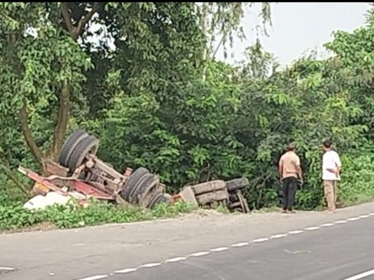 पूर्णिया में गैस टैंकर अनियंत्रित होकर पलट गई।