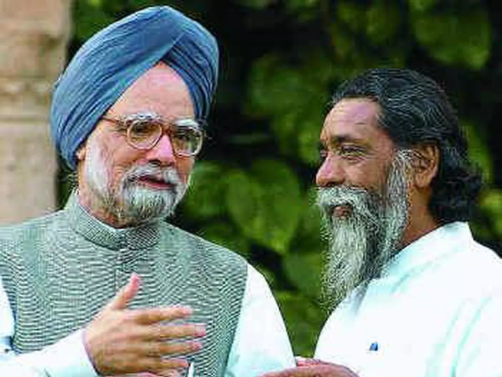 2004 में कोर्ट ने शिबू का वारंट जारी किया था। उस समय वे कोयला मंत्री थे। वारंट निकलने के बाद PM मनमोहन सिंह के कहने पर शिबू ने इस्तीफा दिया था।