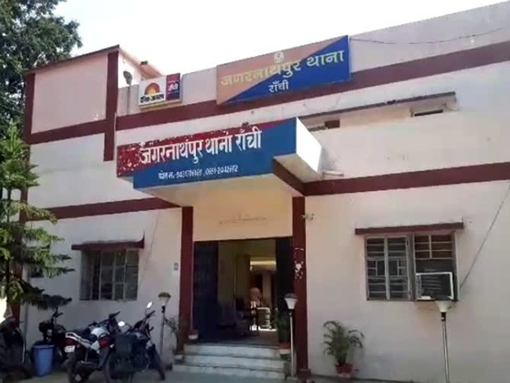 घटना जगन्नाथपुर थाना क्षेत्र स्थित लटमा रोड की है।