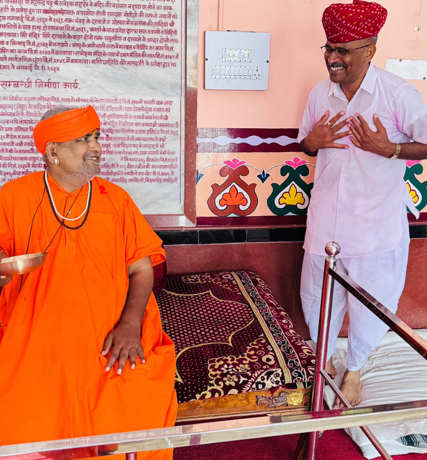 जालोर एसपी ज्ञानचंद्र यादव ने भगवान जालंधर नाथ महादेव व पीर गंगानाथ महाराज के दर्शन कर आर्शीवाद लिया