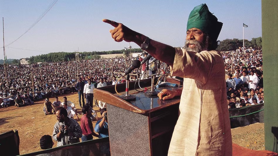 'आज मी शून्य झालो, गुरुजी गेले': शिबू सोरेन यांच्या मृत्यूवर हेमंत यांची पोस्ट; झारखंड चळवळीपासून ते मुख्यमंत्री होण्यापर्यंत, 15 फोटो शिबू सोरेन यांनी गोलापासून धनकटनी चळवळ सुरू केली, ती हळूहळू बोकारो मार्गे टुंडीपर्यंत पोहोचली. हे चित्र त्या काळातील आहे.