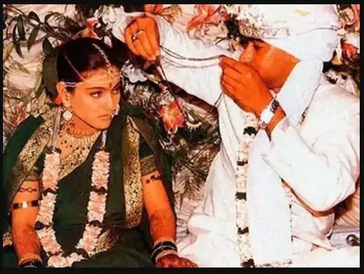 24 फरवरी 1999 को काजोल और अजय ने शादी की थी।