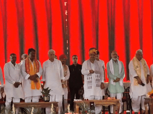 मुख्यमंत्री भजनलाल शर्मा ने लालसोट के डूंगरपुर गांव में 349.86 करोड़ रुपए की ईसरदा-दौसा पेयजल परियोजना का शिलान्यास किया।