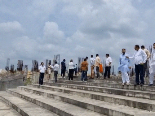 अब तक हुए निर्माण की जांच के लिए एडहॉक कमेटी ने तीन सदस्य जांच कमेटी का गठन किया है।