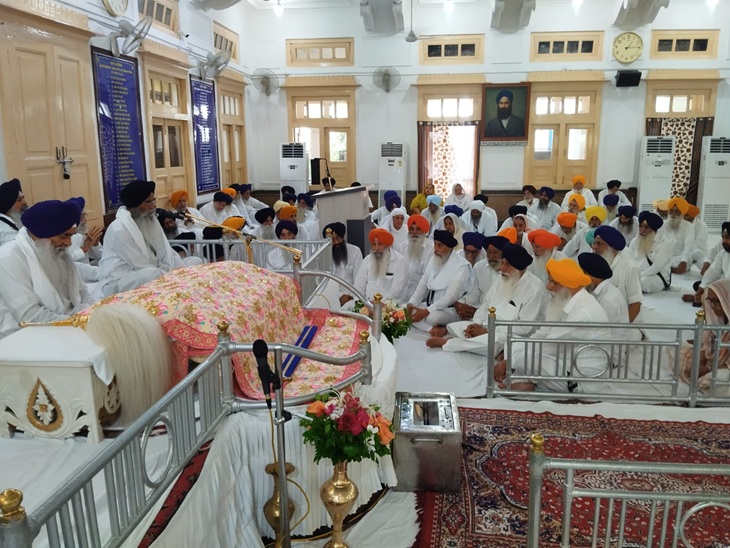 SGPC जनरल इजलास की चल रही बैठक। - Dainik Bhaskar