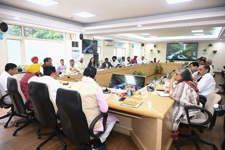 Officials of both states present in the meeting.