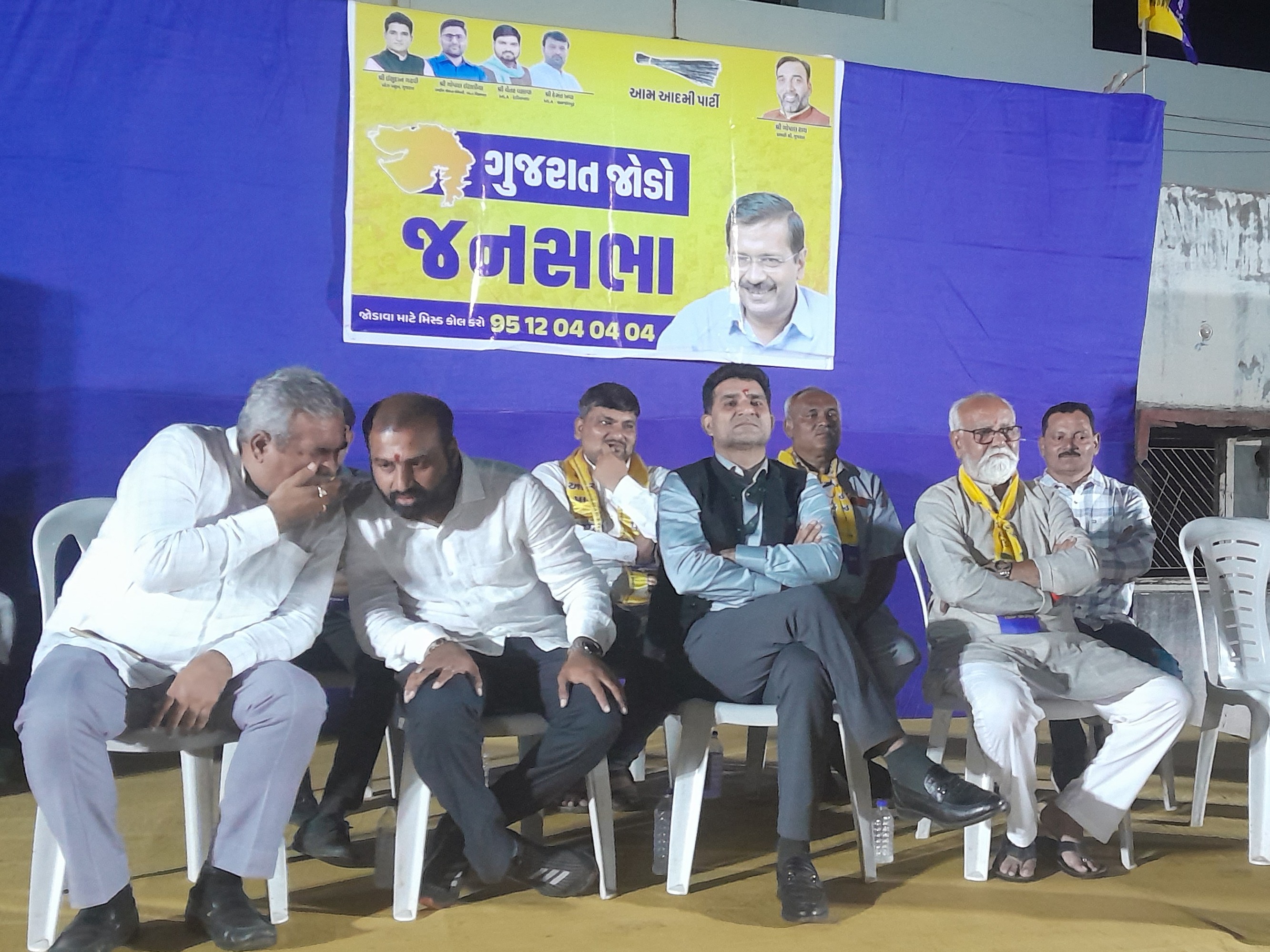 प्रदेश अध्यक्ष ईशुदान गढ़वी ने कहा- थप्पड़ मारने वाला व्यक्ति AAP का सदस्य नहीं।
