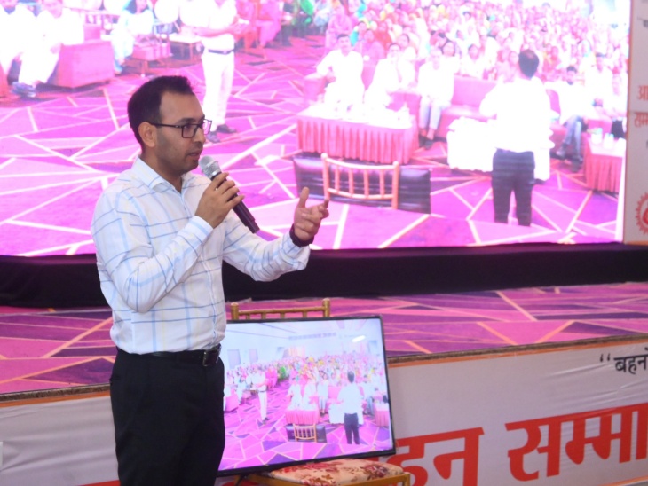 जिला कलेक्टर डॉ. खुशाल यादव ने आंगनबाड़ी बहनों को राष्ट्र निर्माण की आधारशिला बताया।
