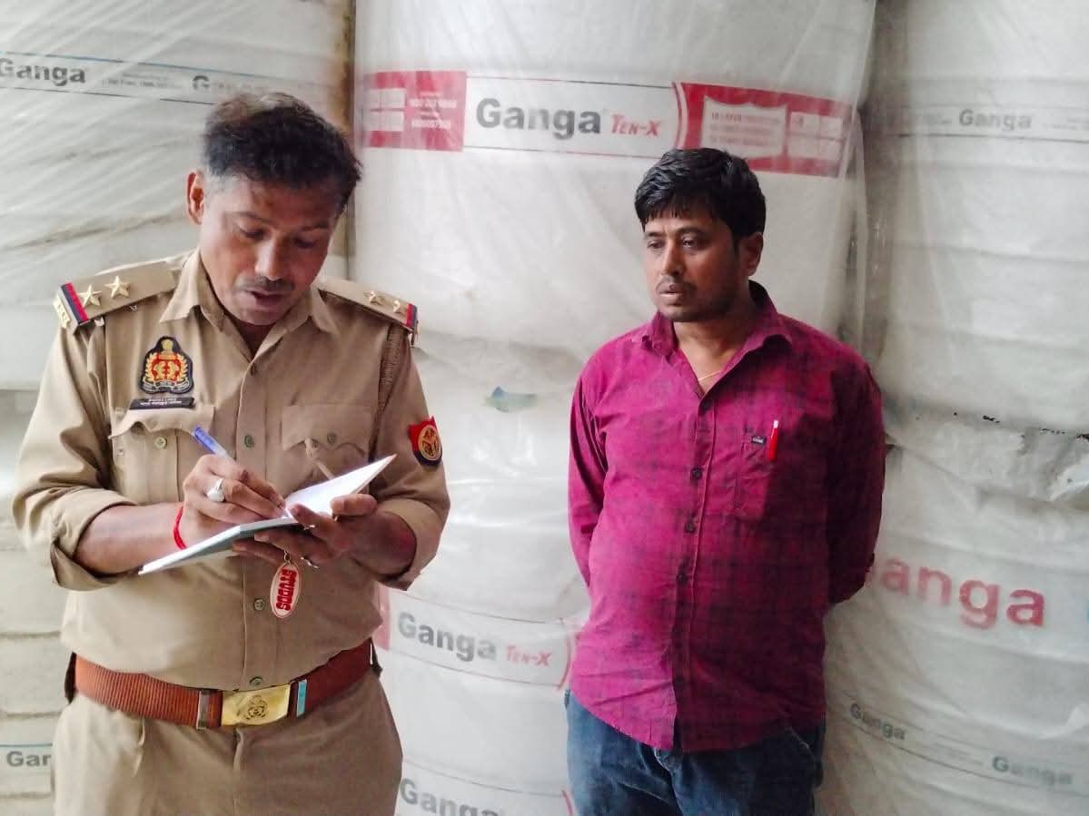 Goods worth Rs 3 lakh stolen from hardware warehouse | हार्डवेयर गोदाम ...