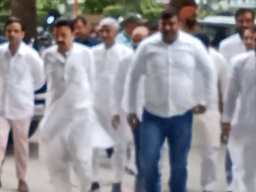 Cabinet Minister Rao Narbir Singh reached the conference hall with his supporters and councilors.