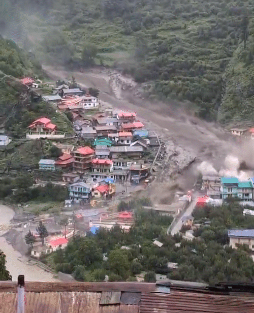 उत्तराखंड के उत्तरकाशी में मंगलवार को बादल फटने से पूरा गांव बाढ़ और मलबे की चपेट में आ गया।