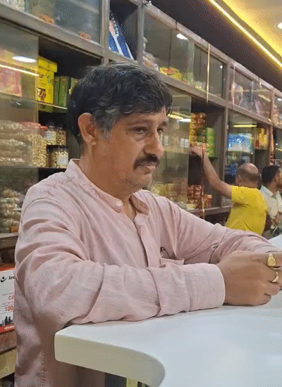 রাজপুত্র বলেছেন- তিনি খুব সাধারণ মানুষ, অনেক লোক প্রধানমন্ত্রী হয়েছেন, তবে সবাই বেসামরিক নাগরিকের সাথে দেখা করবেন না।