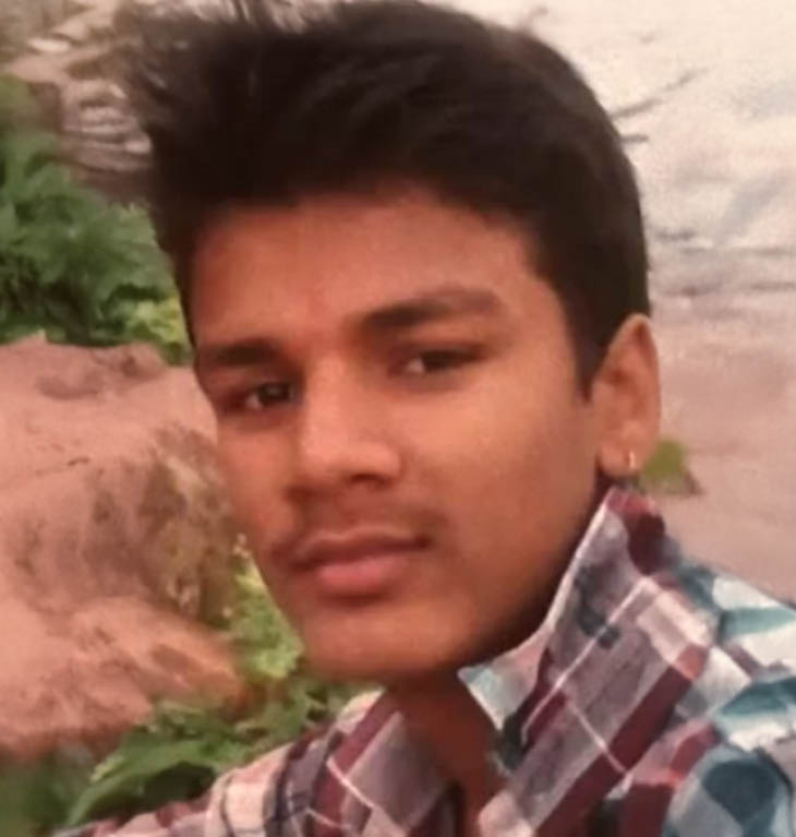 रितिक नामदेव की लाश भी जली हुई हालत में मिली थी।