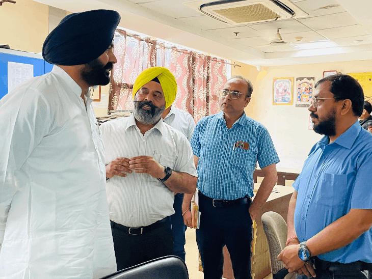 कुछ समय पहले ट्रांसपोर्ट मंत्री लालजीत सिंह भुल्लर ने कुछ समय पहले आरटीए दफ्तरों में जांच की थी। (फाइल फोटो)