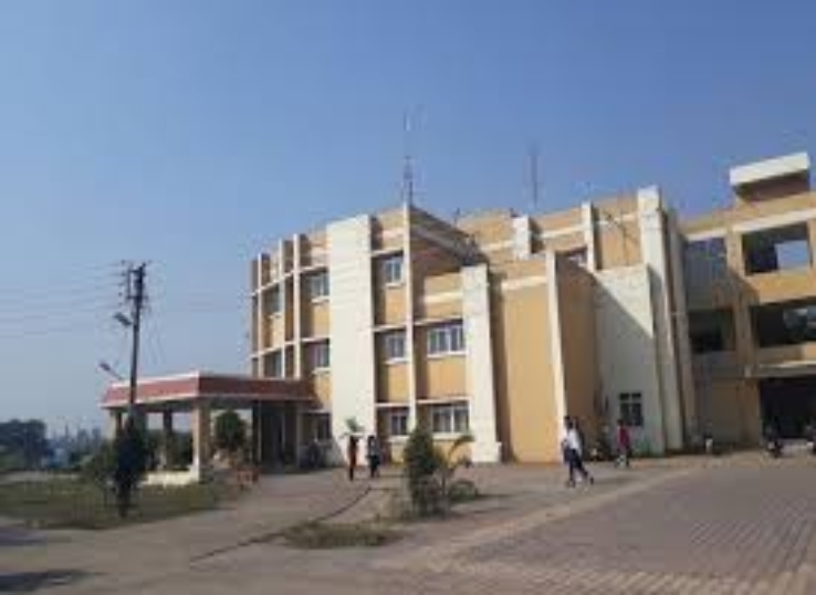 काठाडीह स्थित कुशाभाऊ ठाकरे पत्रकारिता एवं जनसंचार विश्वविद्यालय परिसर।