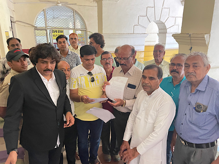 समाज ने ज्ञापन देकर माधुरी हथिनी को वापस वनतारा से मुक्ति दिलाकर मांडणी जेठ मठ में भिजवाने की मांग की है।