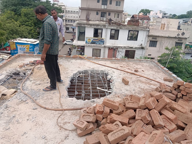 उदयपुर के प्रतापनगर में अवैध मंजिल को पंक्चर किया