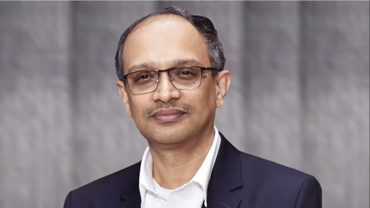 बालाजी नवंबर 2025 में जगुआर लैंड रोवर के CEO का पदभार ग्रहण करेंगे।