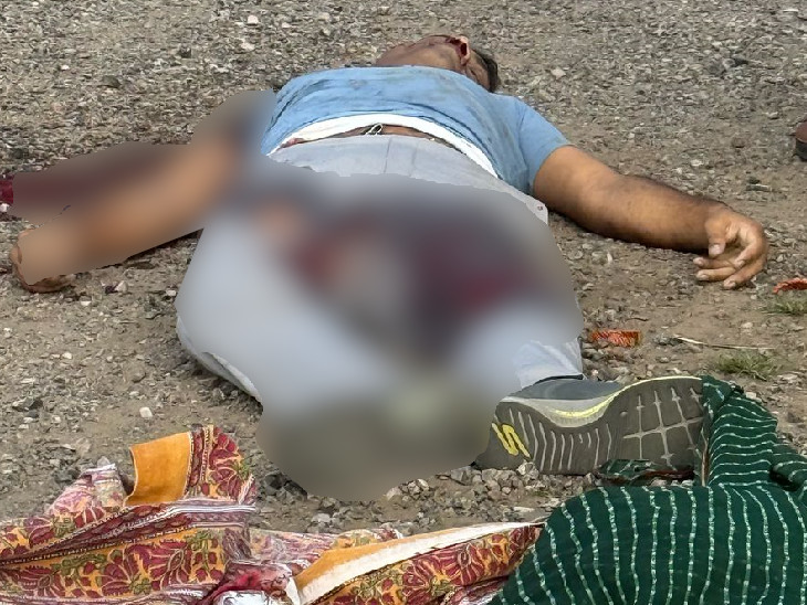 बगरू के वाटिका में इंफोटेक सिटी निवासी शंकर लाल बलाई (40) की घर से 20 मीटर दूर लाश पड़ी मिली।