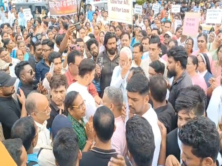 राष्ट्रपति, राज्यपाल के नाम एसडीएम को सौंपा ज्ञापन