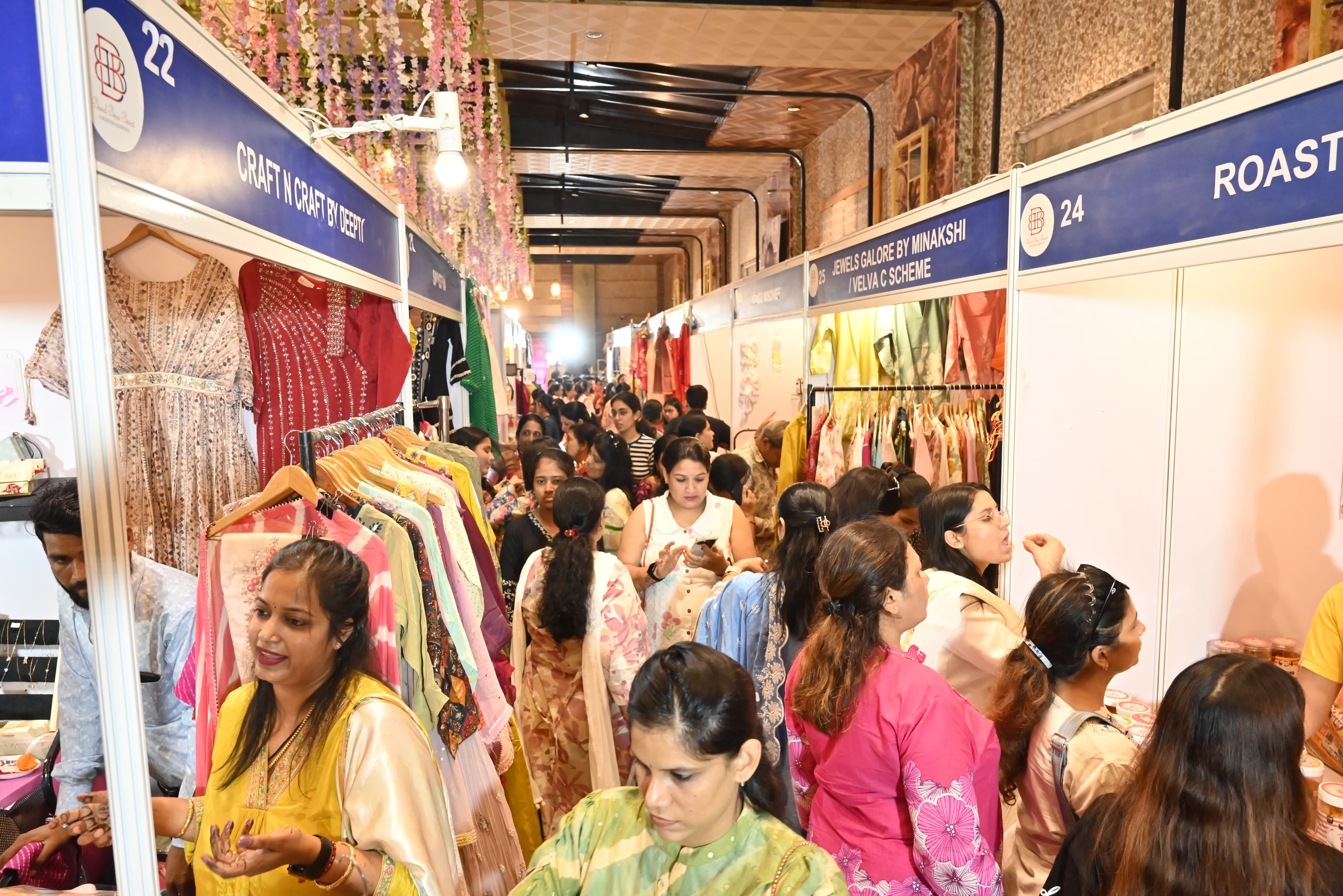 महिलाओं, पुरुषों और बच्चों, सभी के लिए आकर्षण का केंद्र बना यह आयोजन पूरे शहर में चर्चा का विषय रहा।