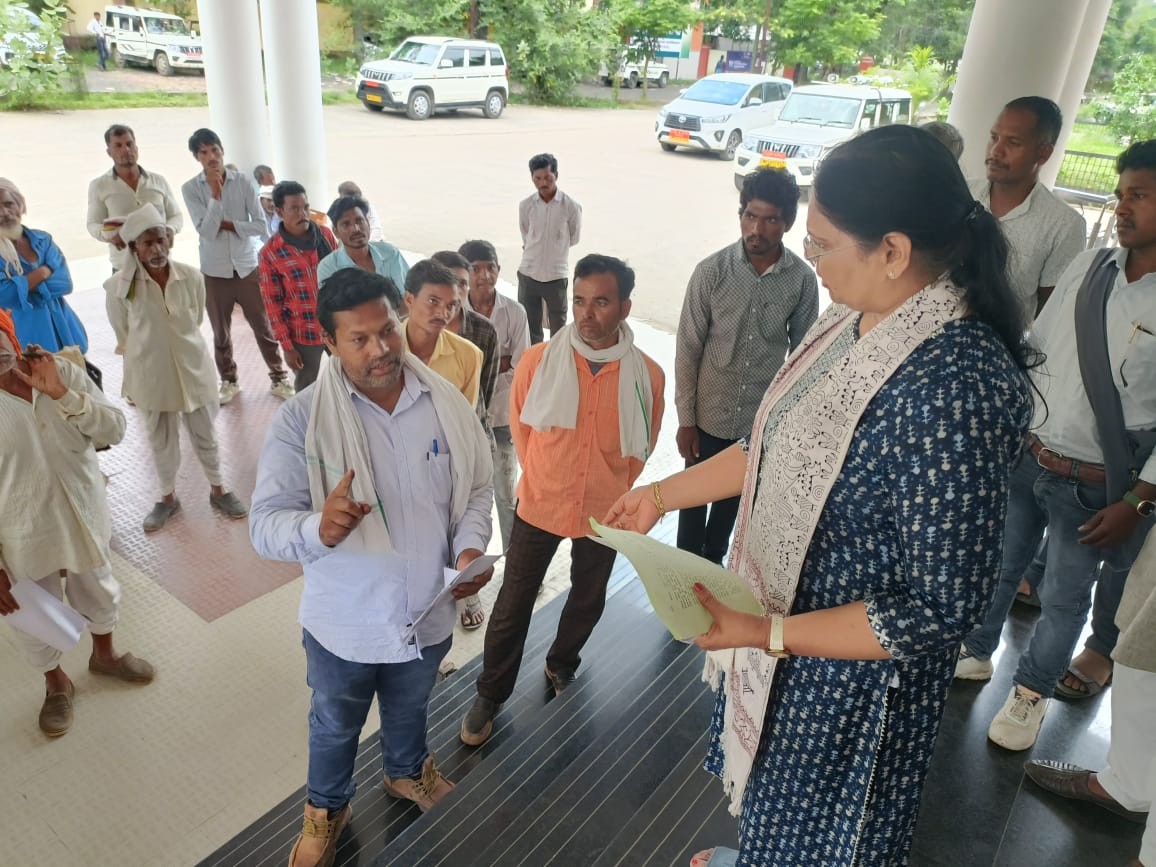 Damage to farm and house due to release of dam water | डैम का पानी छोड़ने से खेत-मकान को नुकसान: भूख हड़ताल, चक्काजाम की चेतावनी; किसानों ने 15 दिन में मुआवजा देने