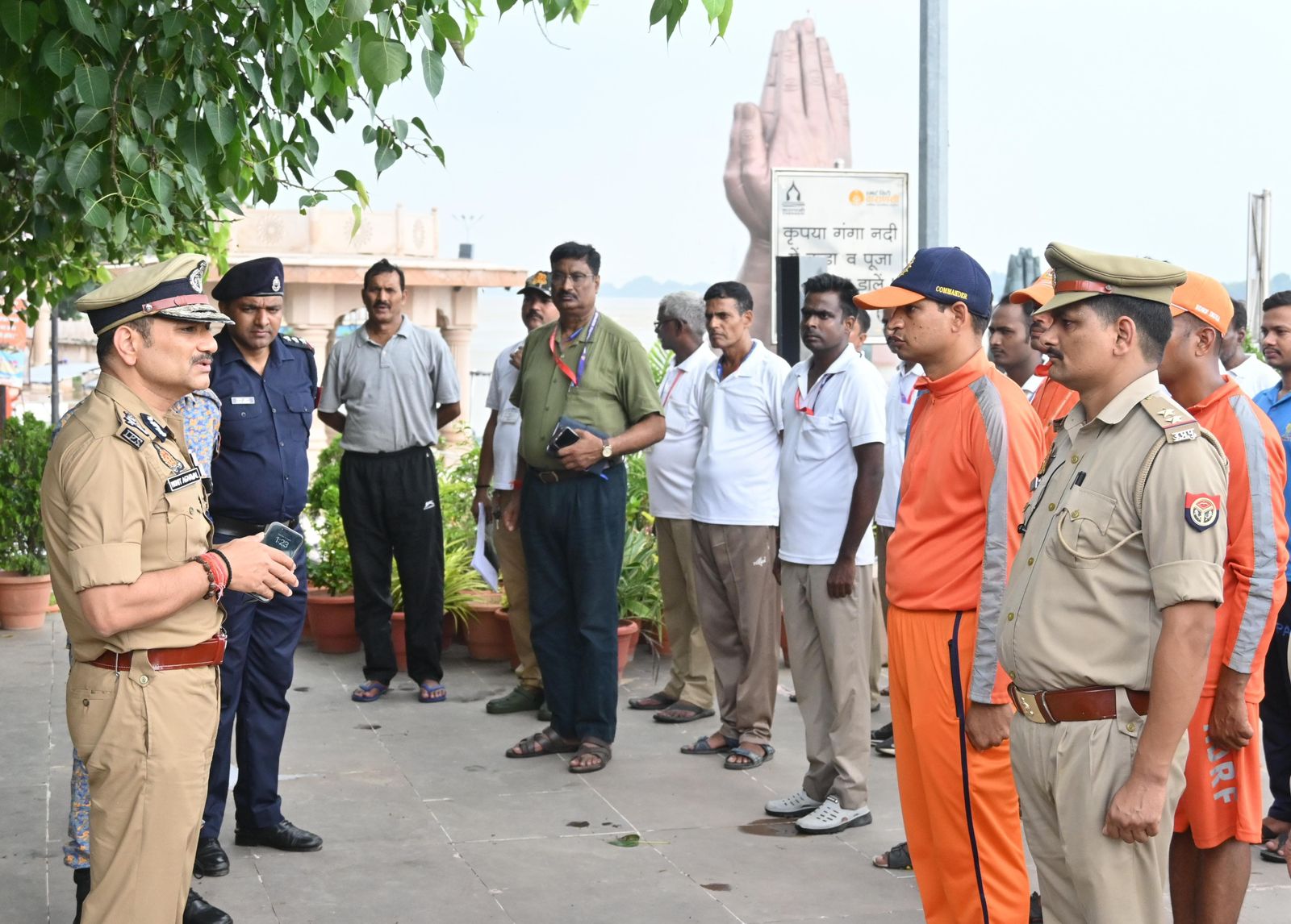 कमिश्नर ने जल पुलिस के साथ की मीटिंग।