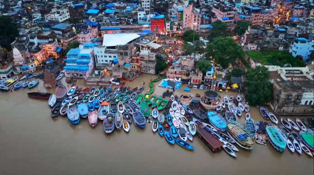 ड्रोन फोटो में देखिए वाराणसी के दशाश्वमेध घाट का नाजारा।