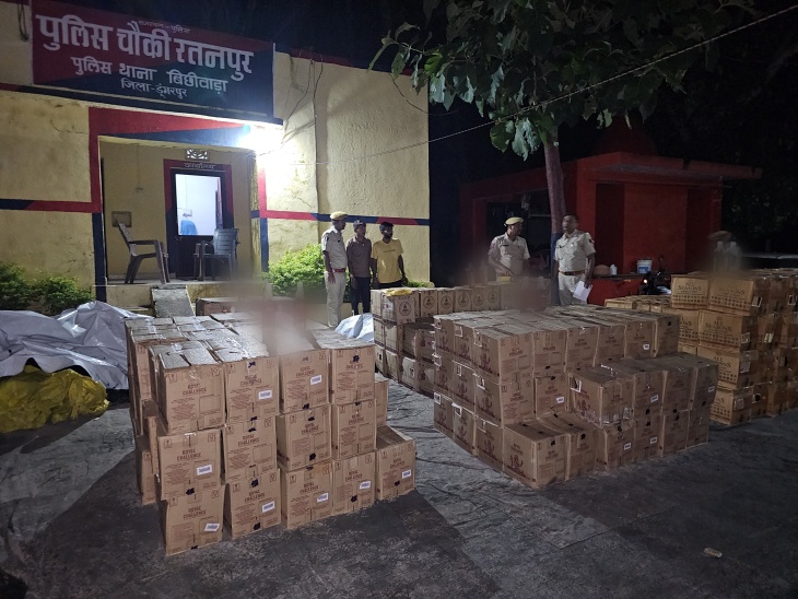 पुलिस ने पकड़ी गई शराब की कीमत 25 लाख रुपए बताई है।