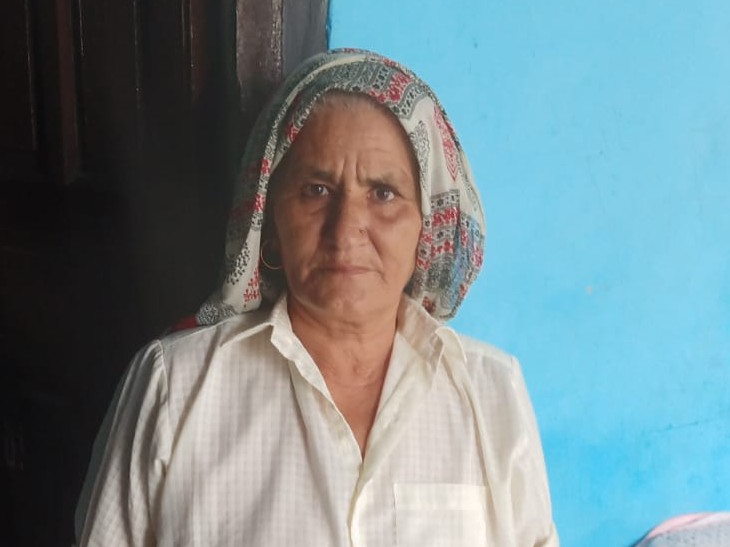 ये बुजुर्ग कमलेश हैं, जिन्हें पेंशन के रिकाॅर्ड में मृत दिखा दिया गया। - Dainik Bhaskar