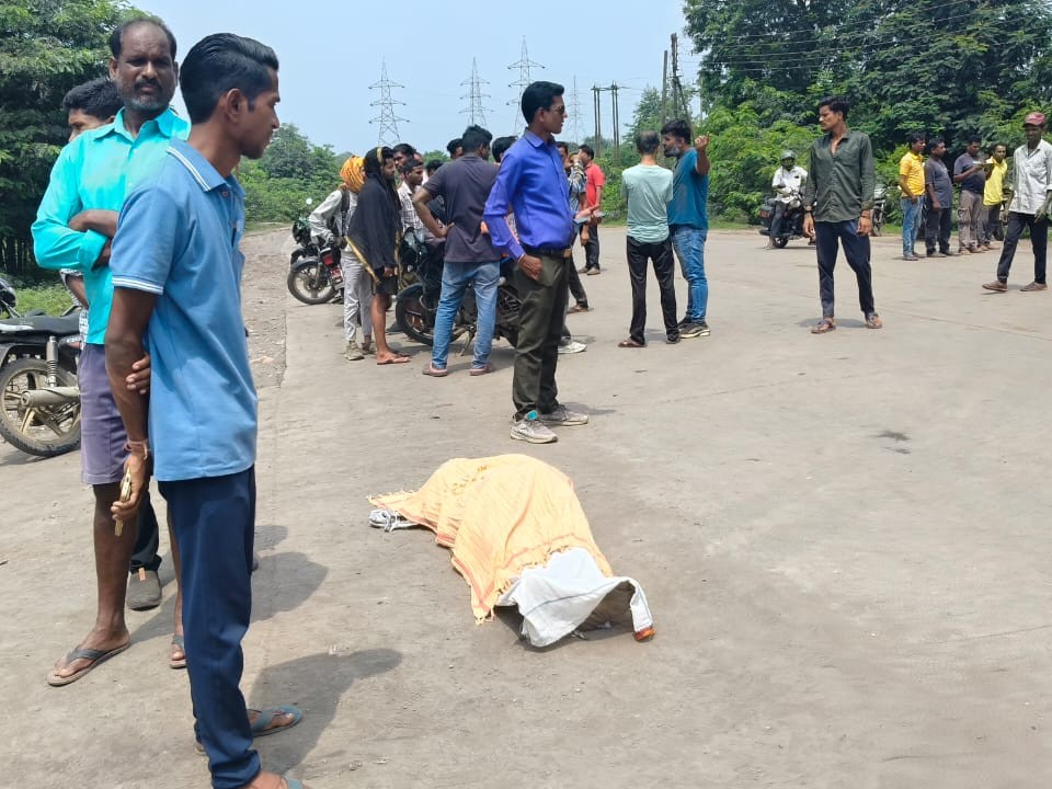 कोरबा में कोयला ट्रेलर की चपेट में आने से बाइक सवार की मौत - Dainik Bhaskar