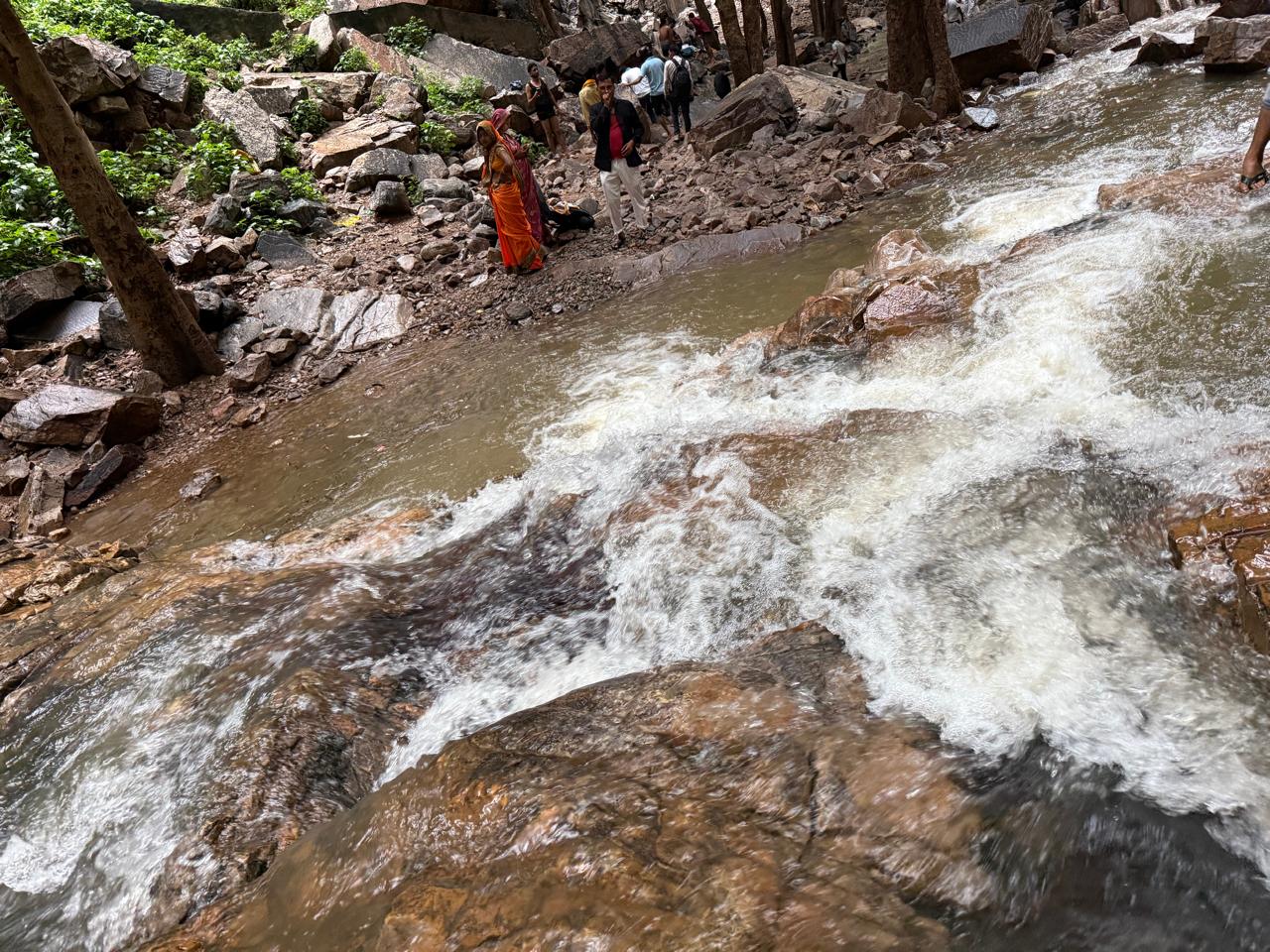 5 दिन पहले गरबाजी में तेजी से पानी आया था। उस दिन सिलीसेढ़ बांध में करीब दो से ढाई फीट तक पानी आ गया था। लेकिन उसके बाद 4 इंच पानी नहीं आ सका।