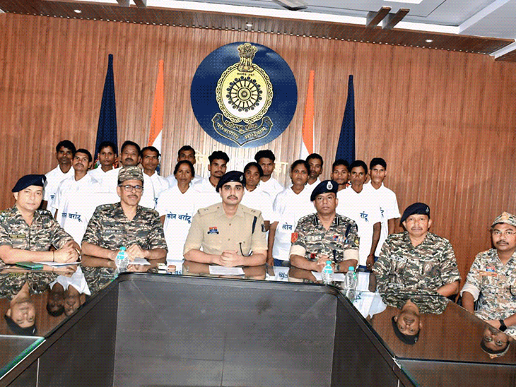 In 5 districts of Bastar, 66 Naxalites have surrendered in a single day.