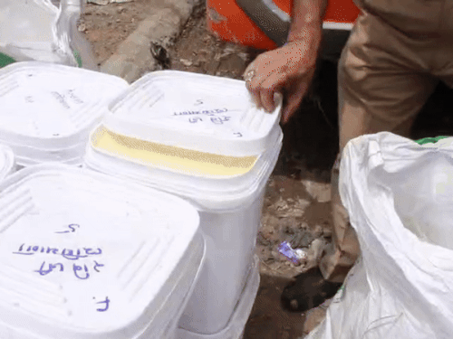 राजस्थान से सप्लाई हुआ खोया।