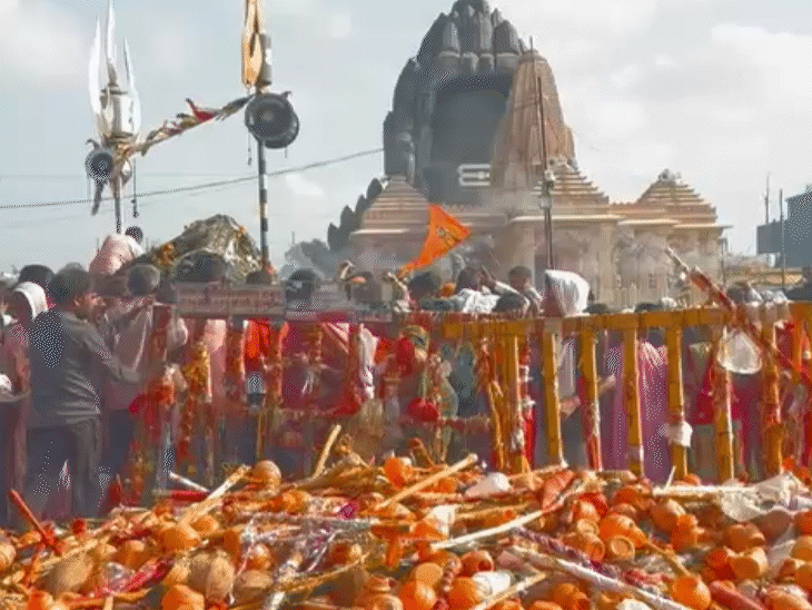 बुधवार को कांवड़ यात्रा से पहले मंगलवार को ही धाम श्रद्धालुओं की भीड़ से पैक नजर आया।