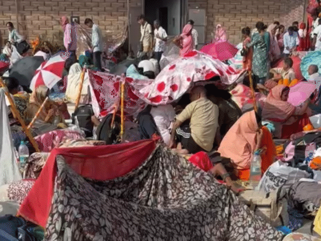 धूप से बचाने के लिए पर्याप्त शेड के इंतजाम भी नहीं थे।
