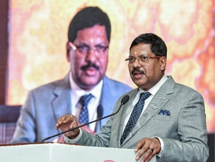 14 मई को शपथ लेने के बाद CJI गवई ने वकीलों की तरफ से अर्जेंट सुनवाई के लिए मौखिक जानकारी देने की प्रथा को फिर शुरू कर दिया था। - Dainik Bhaskar