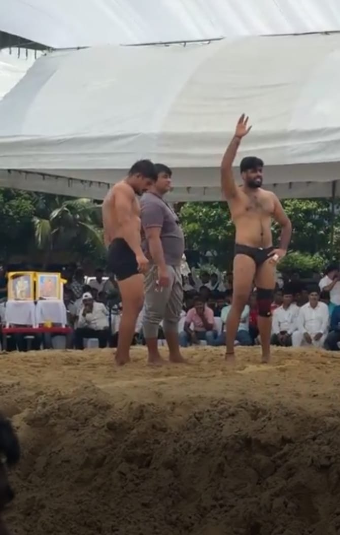 दंगल में जीत दर्ज करने के दौरान साहिल डागर