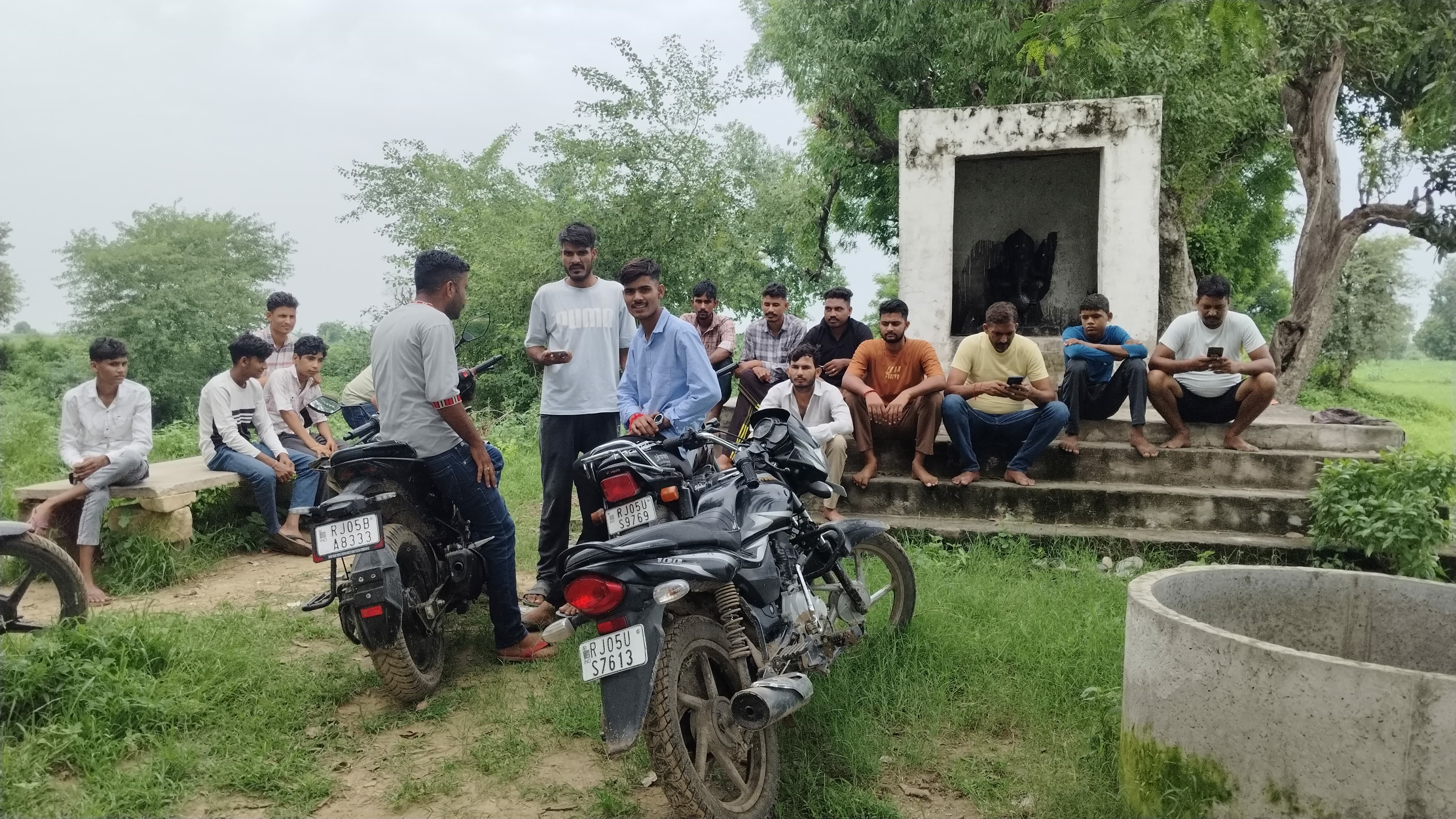 लुलहारा गांव में घटना को लेकर ग्रामीणों में काफी रोष है।