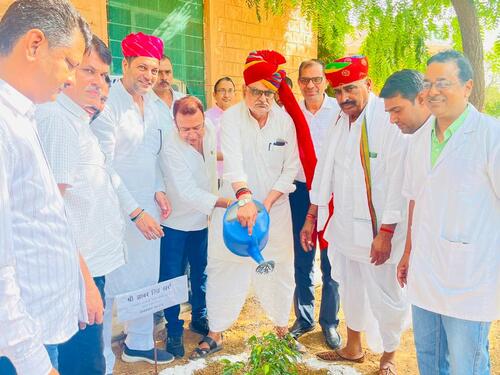 यूडीएच मंत्री झाबर सिंह खर्रा ने नागौर में अठियासन कृषि विज्ञान केंद्र में पौधारोपण किया।