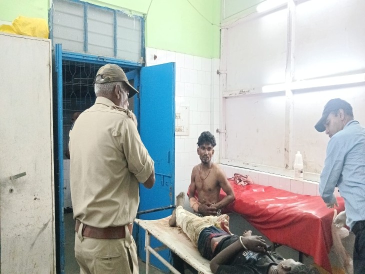 पेट में चाकू लगने से चाचा-भतीजे गंभीर रूप से घायल हो गए।