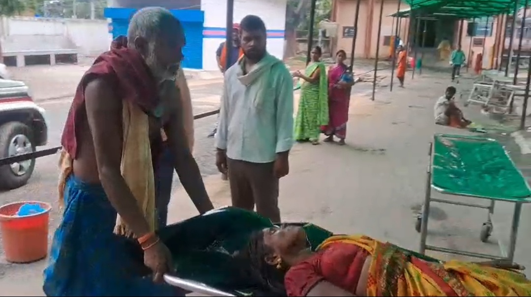 घायल को इलाज के लिए अस्पताल में कराया भर्ती