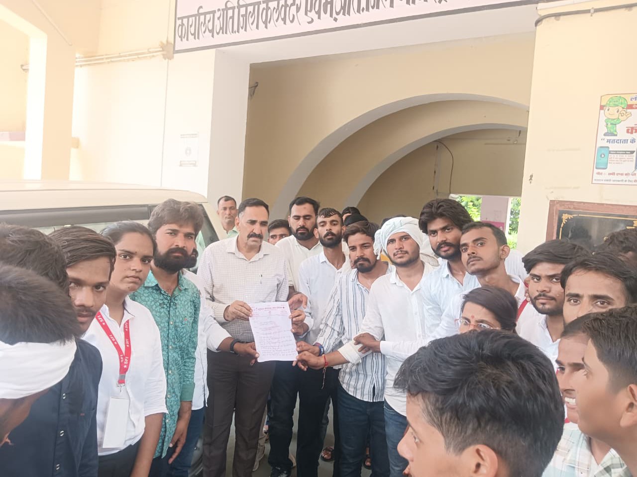 संगठन ने अतिरिक्त जिला कलेक्टर कार्यालय में मुख्यमंत्री के नाम ज्ञापन सौंपा।