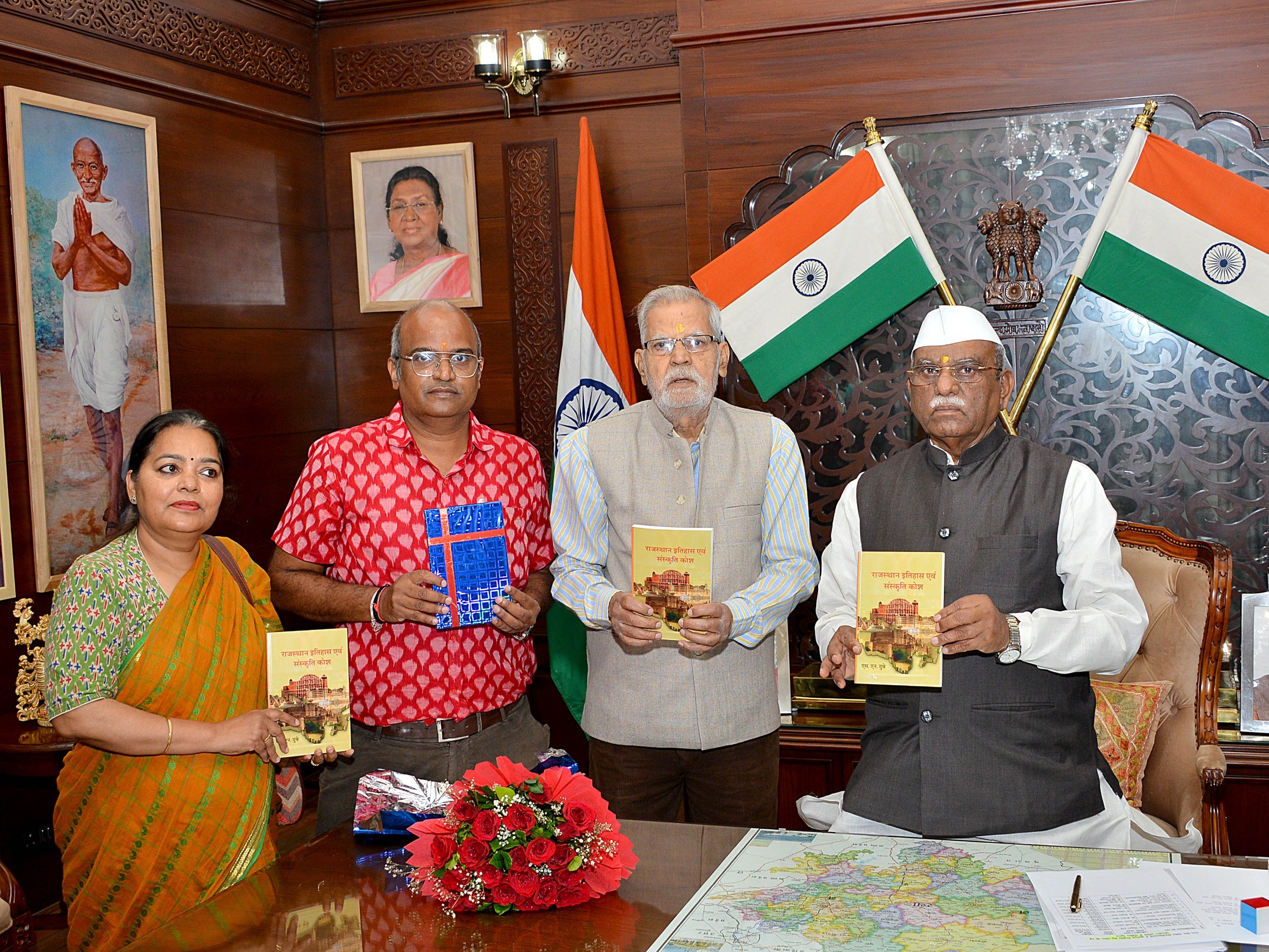 राज्यपाल को एक ज्ञापन सौंपकर राजस्थान को "जैविक और गौ आधारित राज्य" घोषित करने की सिफारिश करने का आग्रह किया।