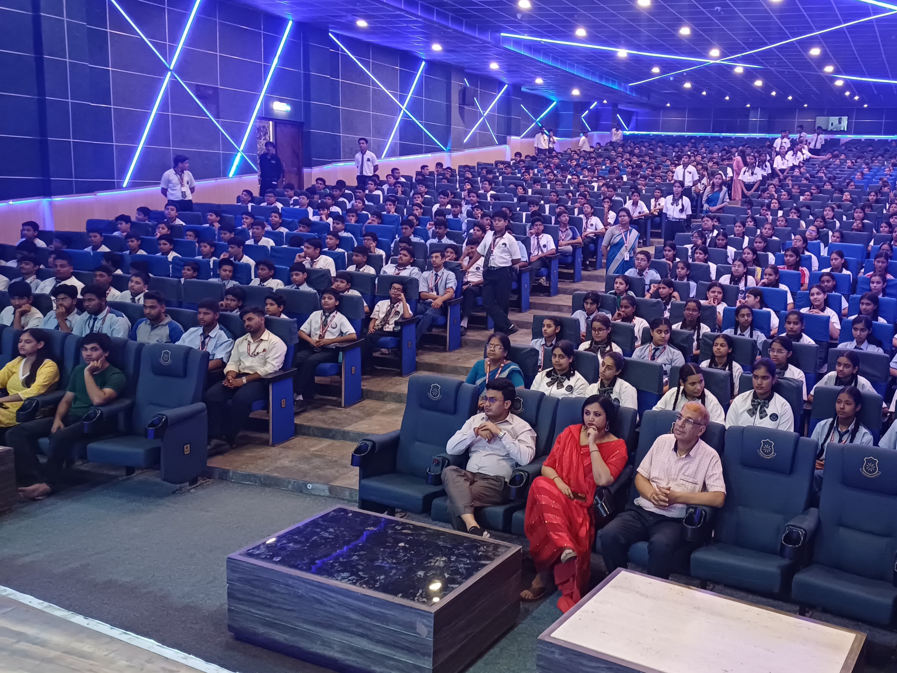 उपस्थित गणमान्य व्यक्तियों ने आयोजन की सराहना की।