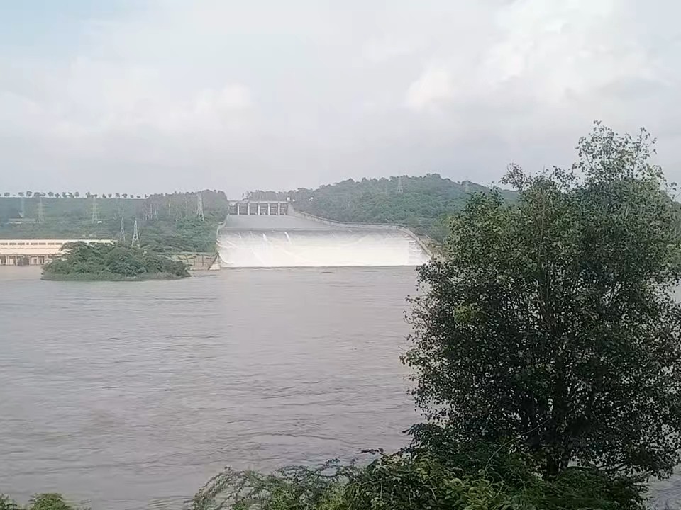 होशियारपुर में पोंग डैम से आज पानी छोड़ा गया है। - Dainik Bhaskar